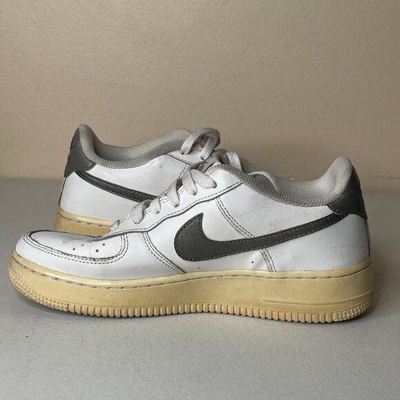 Nike Air Force 1 White Chrome Cream Sneakers Size 6 Youth EU 38.5 - Picture 3 of 16